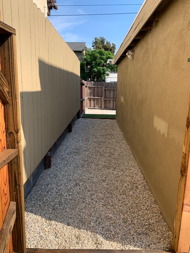 Entrance to patio - 3466 Glendon Ave