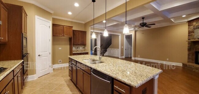 Building Photo - 550 Cottonfield Cir
