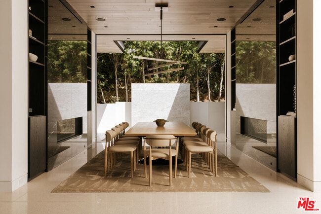 Building Photo - 1536 Blue Jay Way