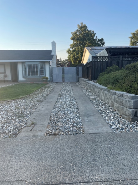 Building Photo - 8907 Amerigo Ave