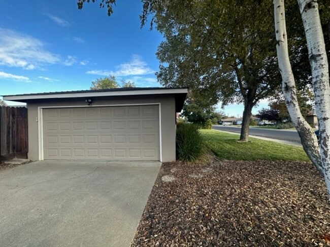 Building Photo - Home for Rent in South Woodland with Solar