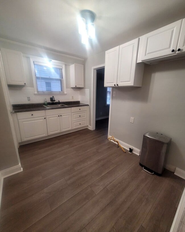Building Photo - Beautiful 3 Bedroom bungalow in very desir...
