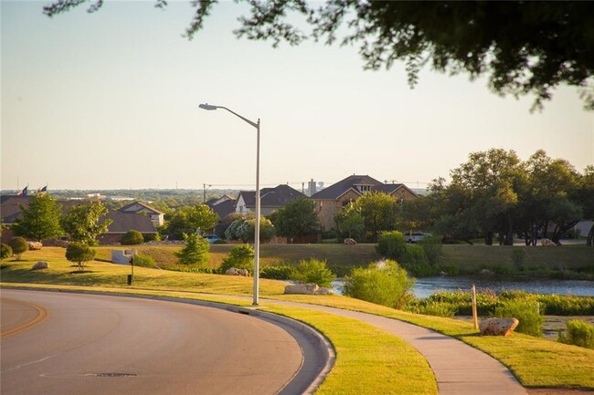 Building Photo - 208 Choke Canyon Ln