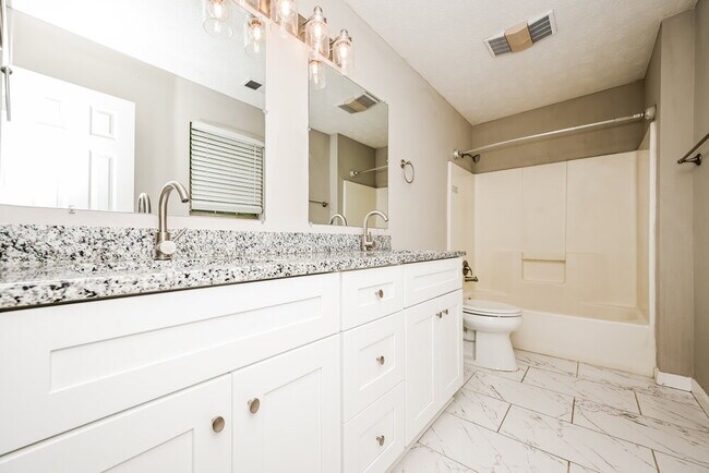 Building Photo - 2921 Sunset Ct