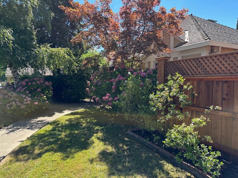 Building Photo - 1274 W Monterey Ave