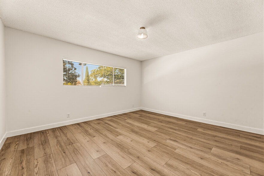 Building Photo - 100 N El Molino St