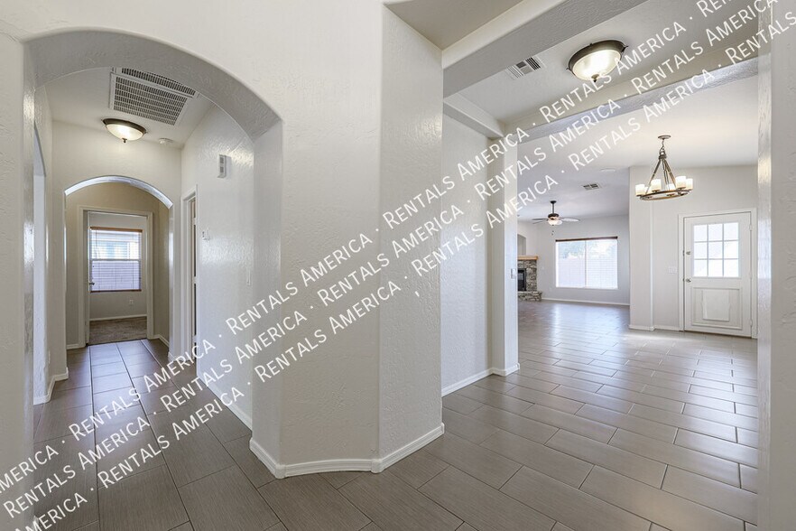 Building Photo - 15029 W Wethersfield Rd