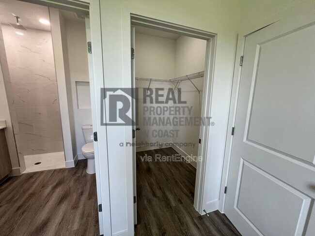 Building Photo - 1263 Hillcrest St E