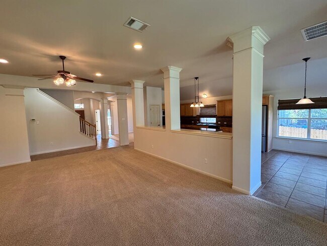 Building Photo - 9820 Savannah Ridge Dr