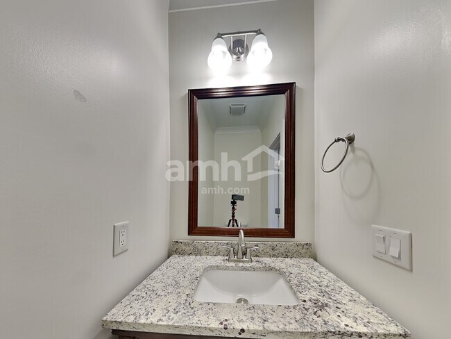 Building Photo - 430 Risen Star Dr