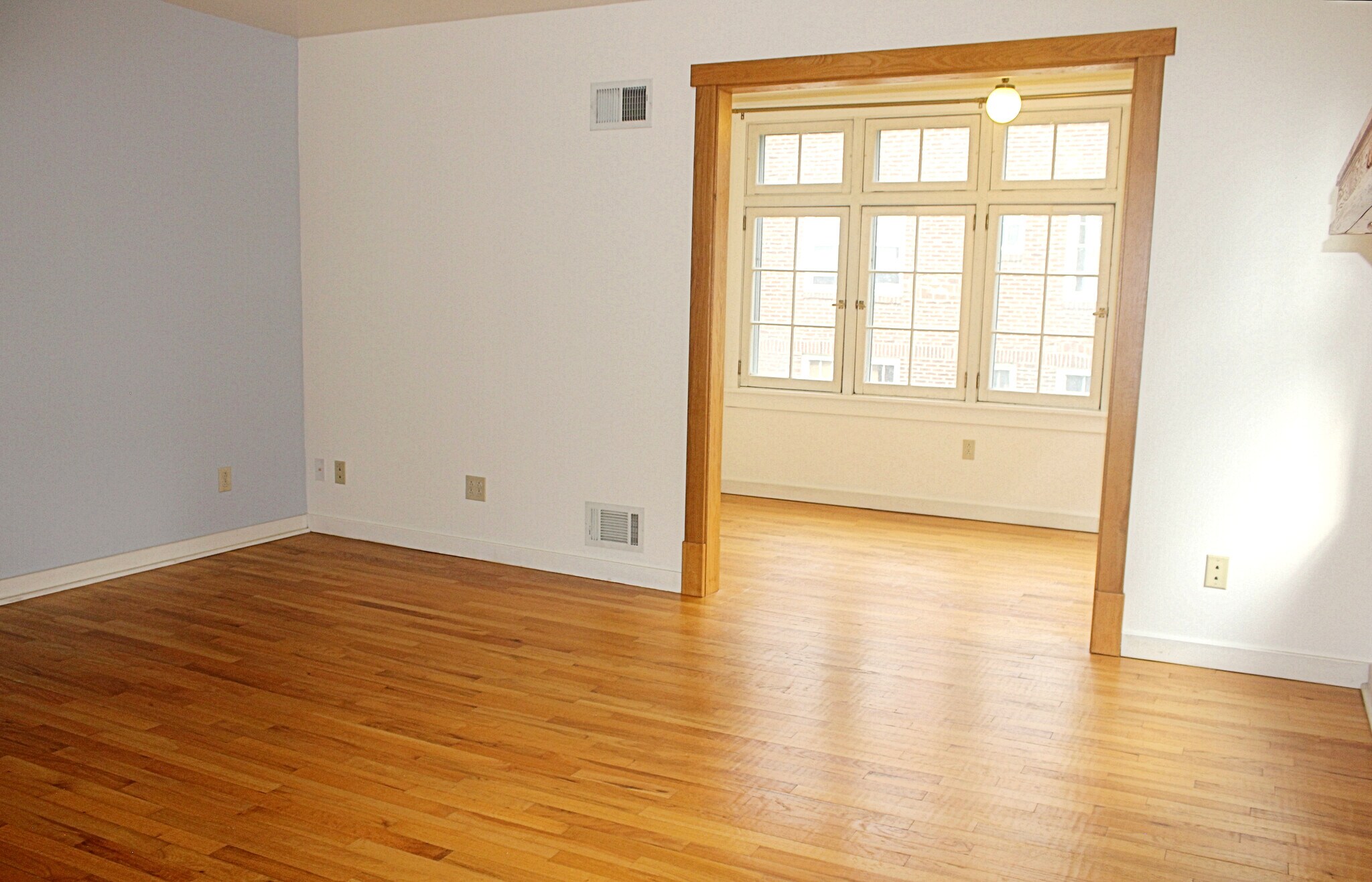 LR sun room - 5840 Alderson St