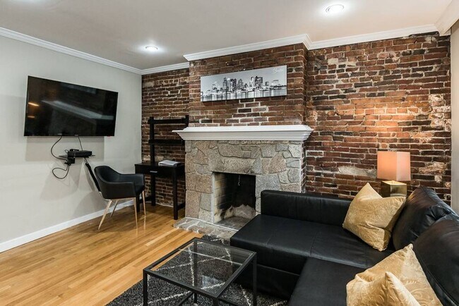 Building Photo - Historic Beacon Hill Charm Meets Modern Urban Living – 2 Bed | 1 Bath