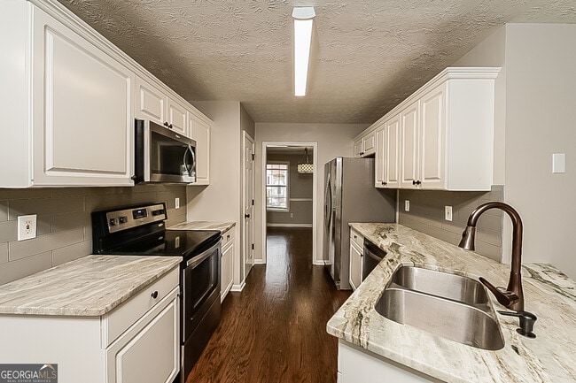 Building Photo - 60 Berkshire Run