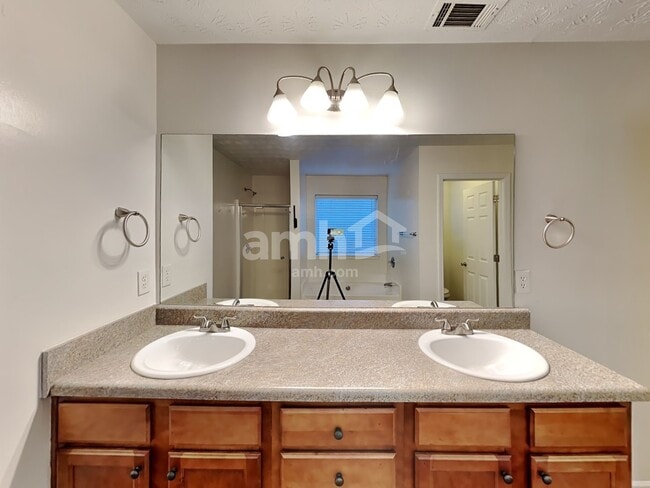 Building Photo - 3188 Bradford Pear Dr