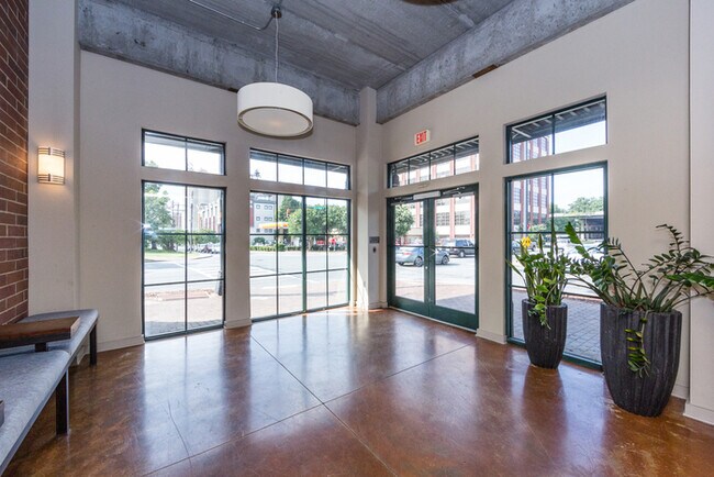 Building Photo - Amazing Industrial Studio at 626 N Graham!