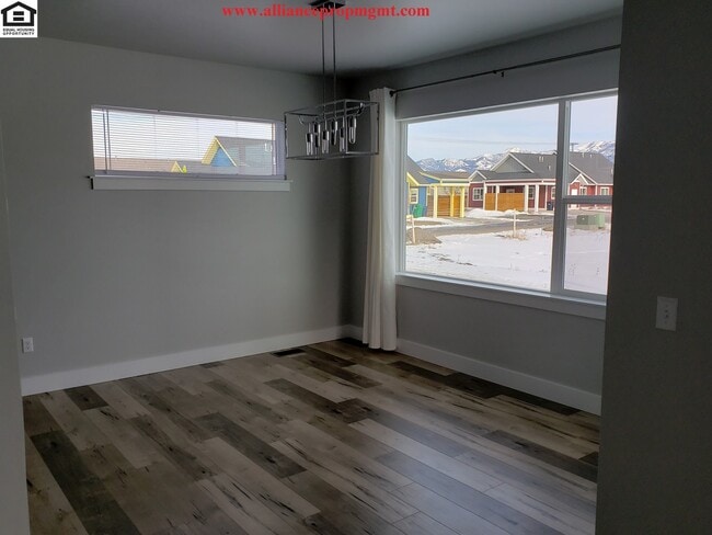 Building Photo - Beautiful Large 4bd/2.5ba 2332sqft home in The Lakes Subdivision