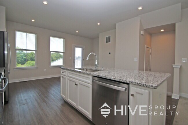 Building Photo - Spacious 4-Bed, 3.5-Bath with Garage!