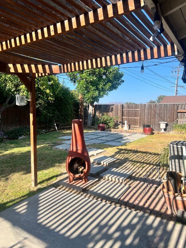 Building Photo - Welcome to the East Whittier 3 Bedroom House.