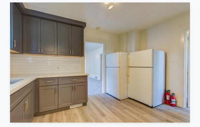 Building Photo - 8 bedroom in Seattle WA 98105