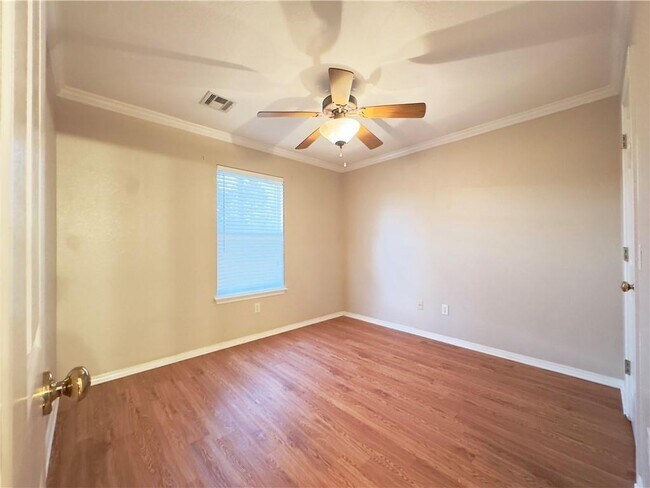 Building Photo - 4901 Roxbury Way