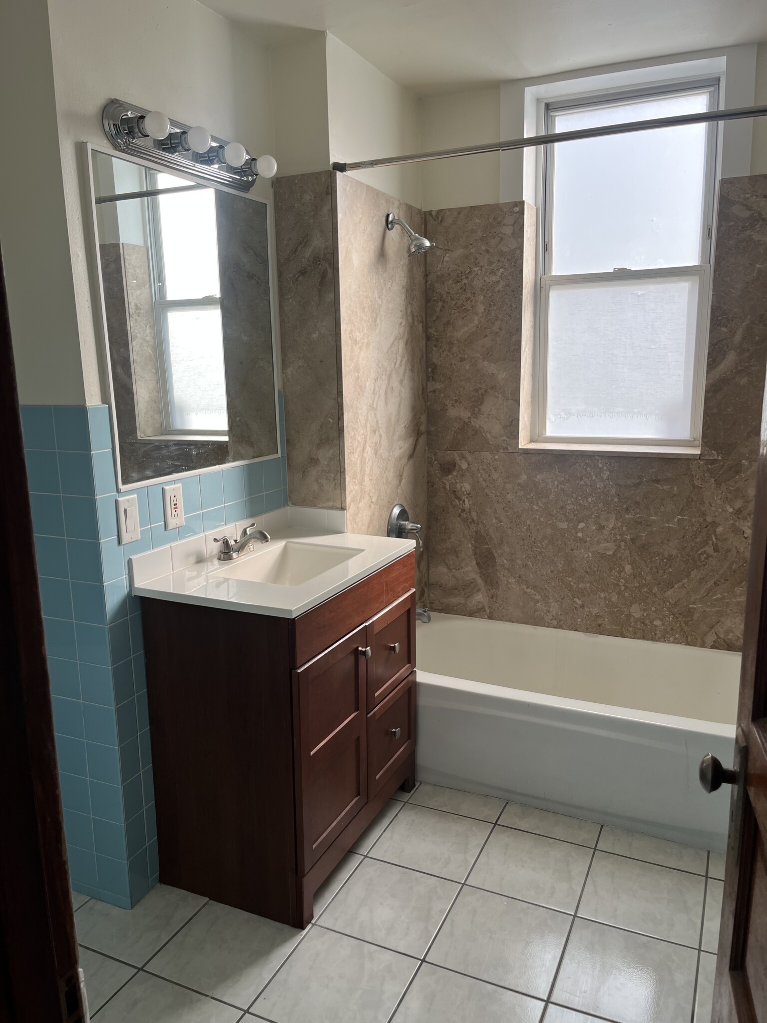 Building Photo - 3029 N Haussen Ct