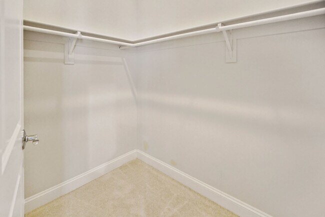 Building Photo - 5 Bed 4.5 Bath - Bethesda Single Family - ...