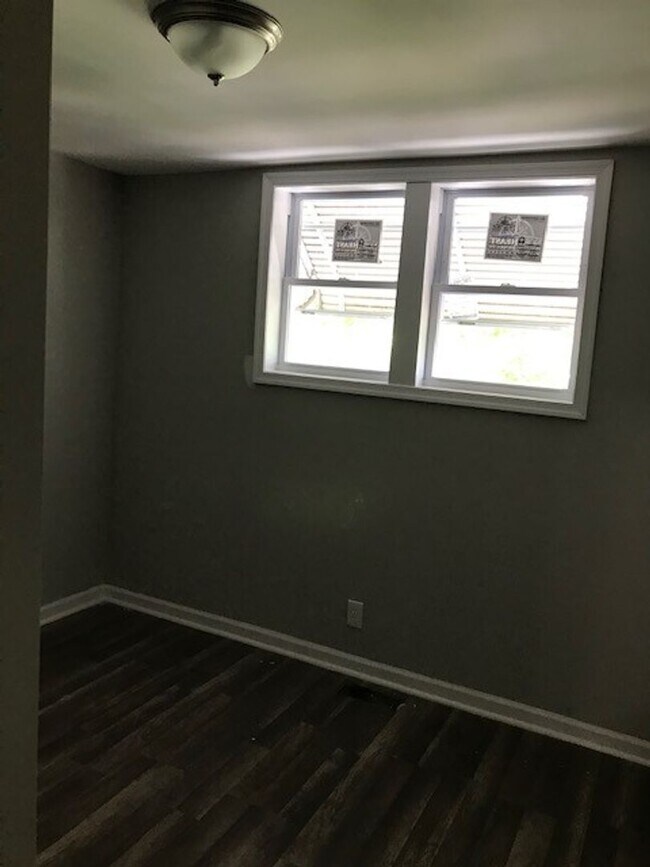 Building Photo - Large West Oak Lane home