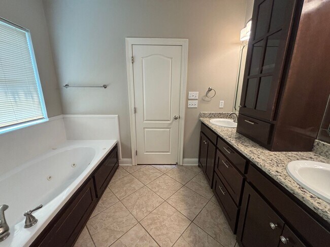 Building Photo - GATED COMMUNITY OFF SLIGO ROAD IN SOUTH BOSSIER (10 Miles from Barksdale Air Force Base)