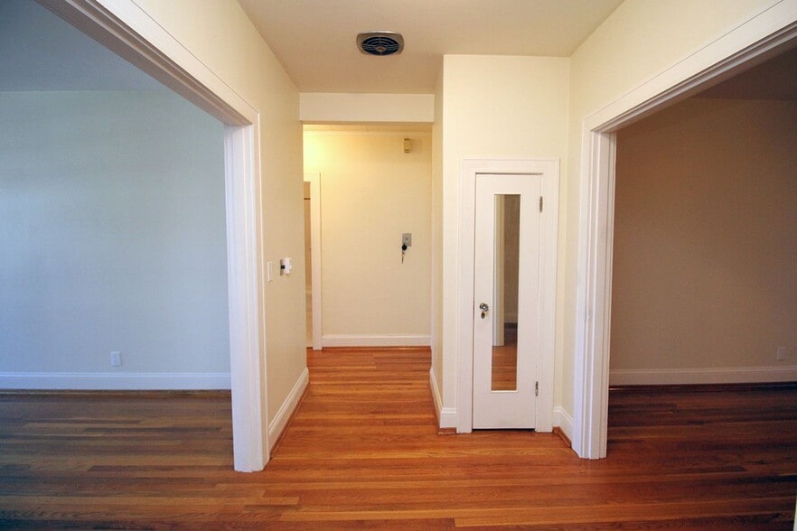 Building Photo - 1928 SW Laurel St