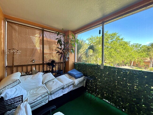 Building Photo - 5483 Vineland Rd