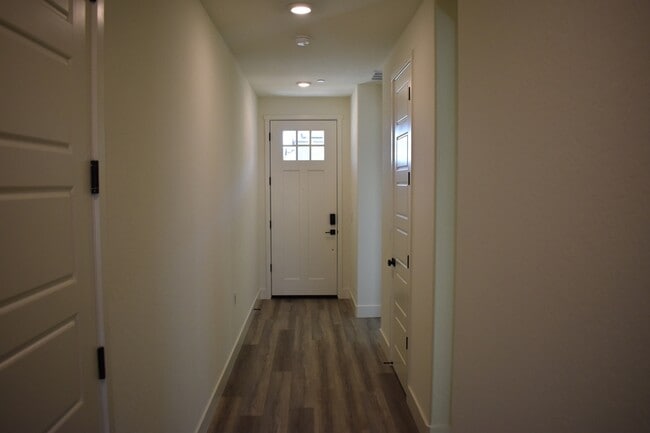 Building Photo - 744 Stephanie Dr