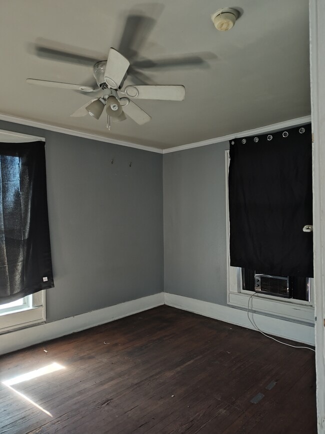 Building Photo - 323 S West St