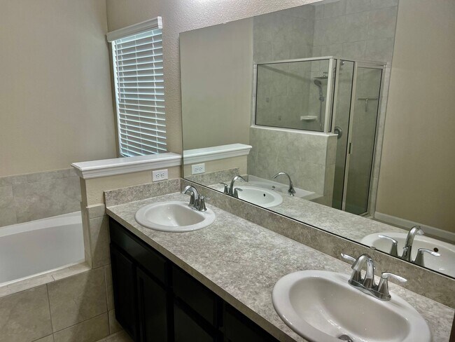 Building Photo - 10840 Peacock Landing Ct