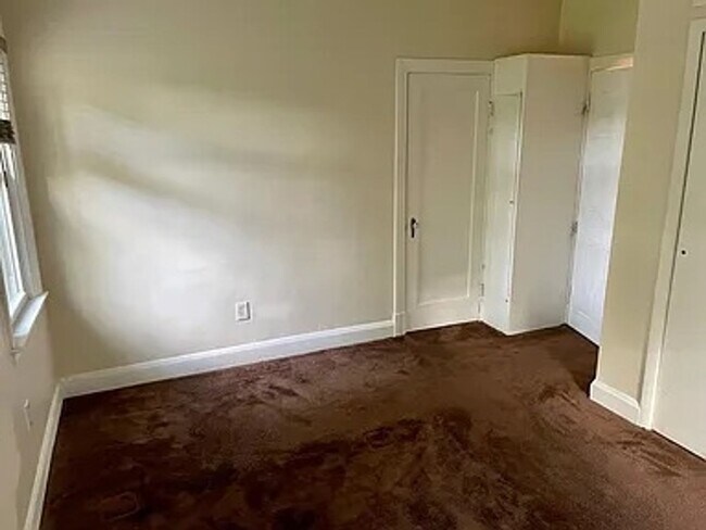 Building Photo - 2802 Berwick Ave