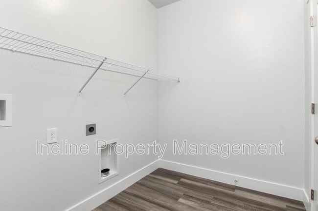 Building Photo - 772 260 W