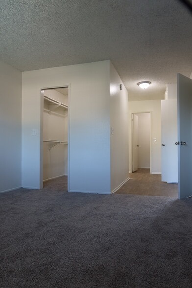 Building Photo - 10441 Knott Ave
