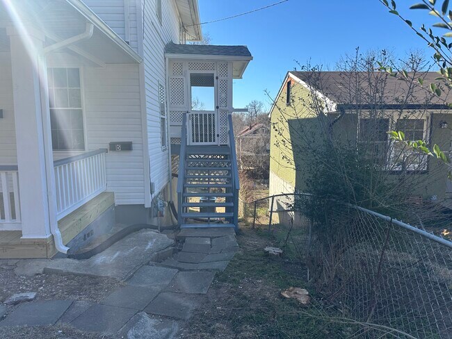 Building Photo - HANOVER DUPLEX