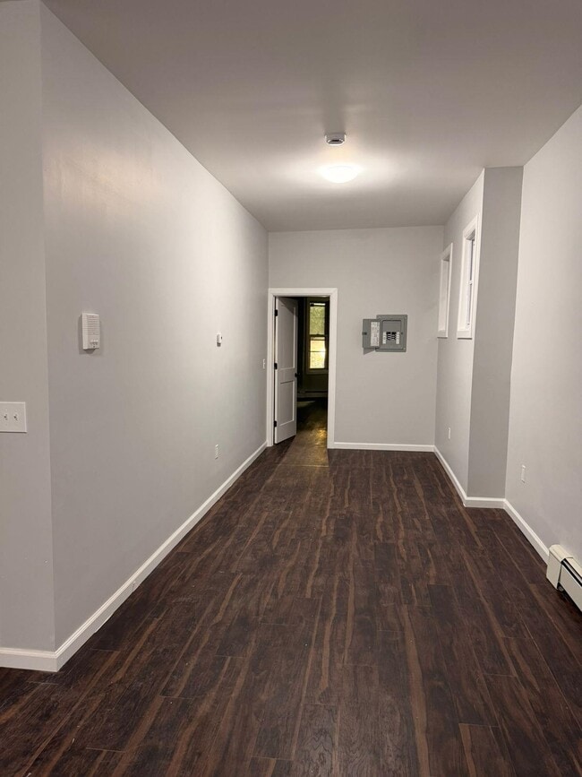 Building Photo - 906 Summit Ave