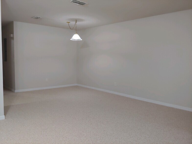 Building Photo - 1163 N Lion Cub Pt