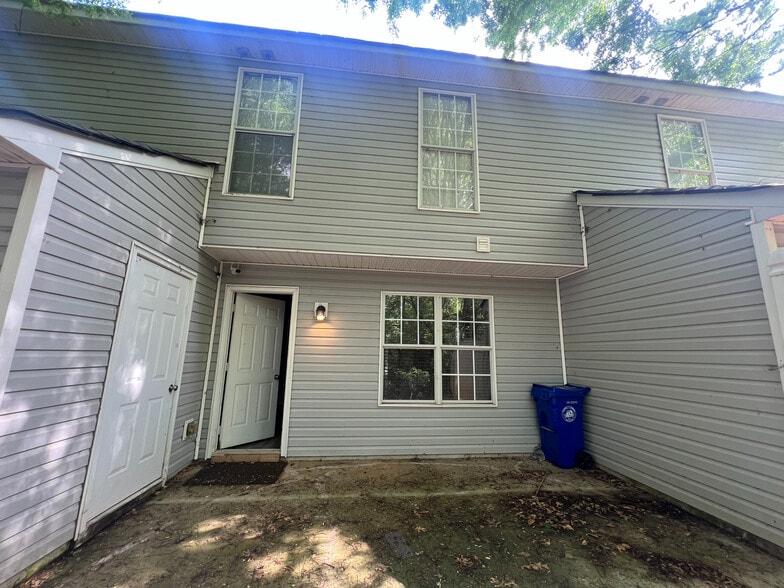 Building Photo - Room in Townhome on Waldrop Ln