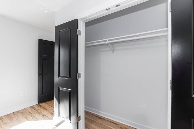 Building Photo - Two Bedroom Home