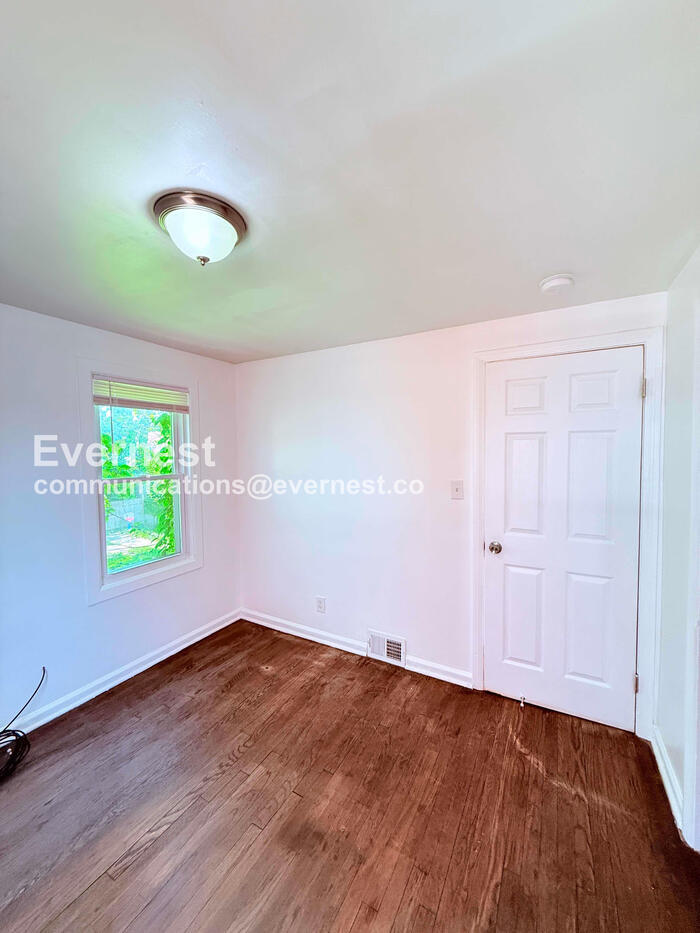 Building Photo - 16834 Fairfield St