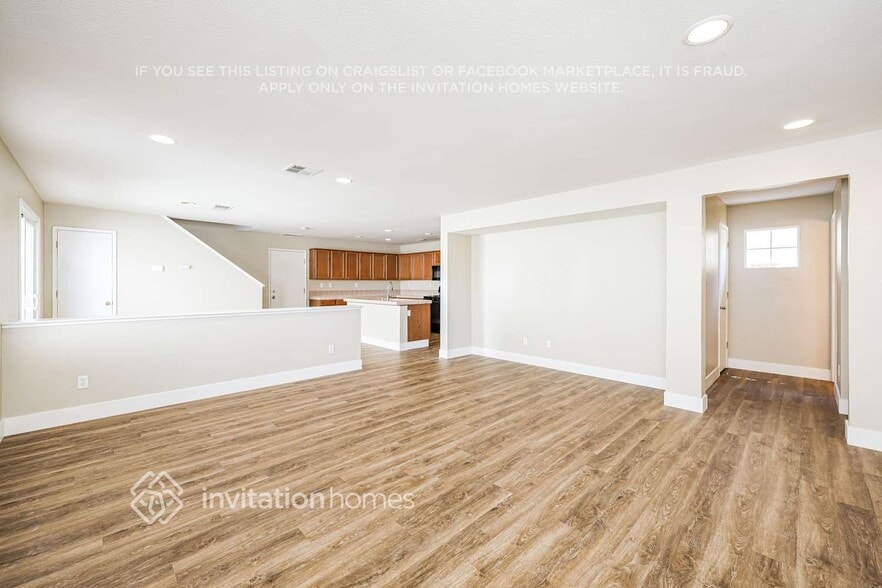 Building Photo - 3043 Roadrunner Dr