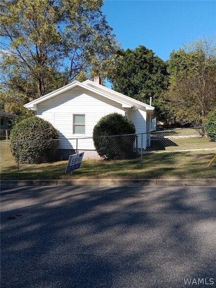 Building Photo - 512 34th Ave W