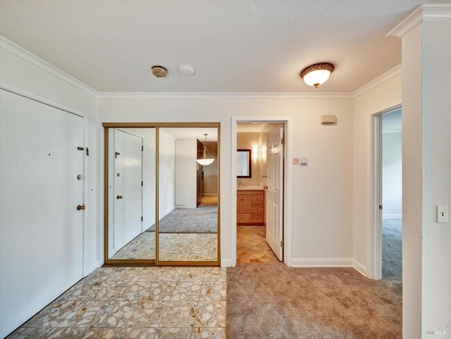 Building Photo - 367 Eden Roc Dr