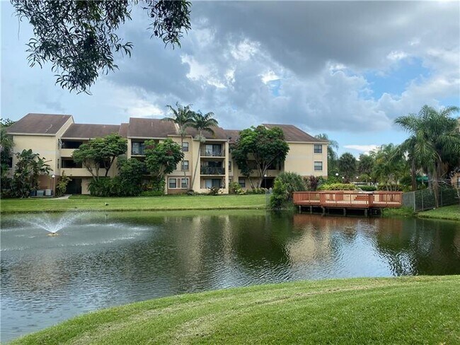 Building Photo - 9999 Summerbreeze Dr
