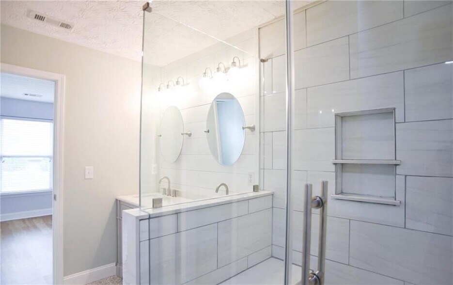 Building Photo - 6616 Splashwater Dr