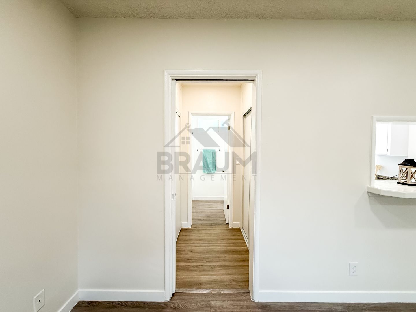 Building Photo - 15546 Vanowen St