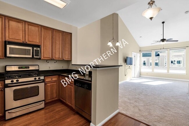 Building Photo - 801 S Greenbrier St