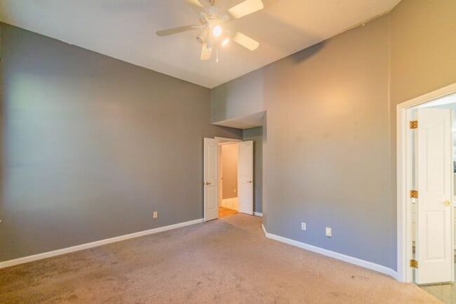 Building Photo - Beautiful 4-bedroom 2.5 bath home in desirable Brownes Ferry subdivision